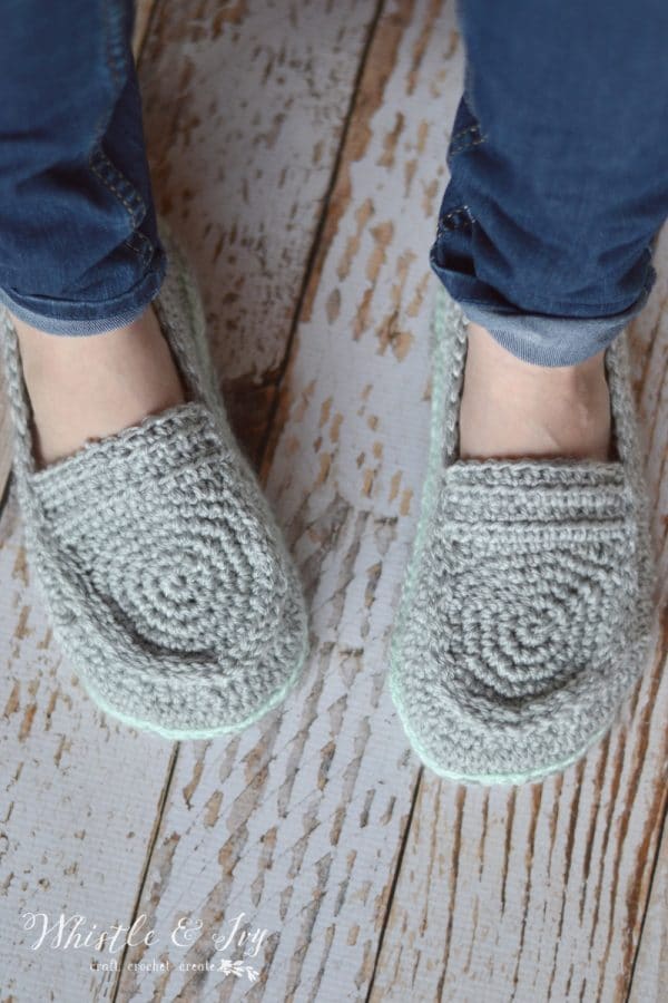 20 Cozy Free Crochet Slipper Patterns